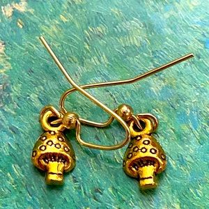 5/$10❤️❤️❤️NEW Brass 🍄Mushroom Dangling Earrings Handmade by Alyce Rancour